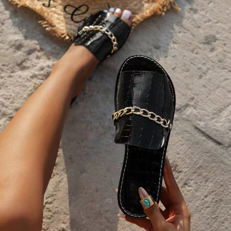 Casual Flat Beach Sandals with Chain Accessories