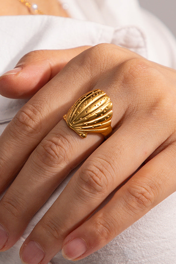 Fashionable and Luxurious Gold Shell Open Ring