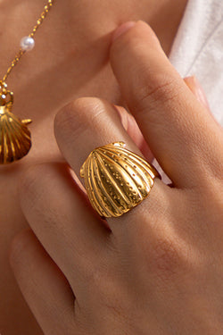 Fashionable and Luxurious Gold Shell Open Ring